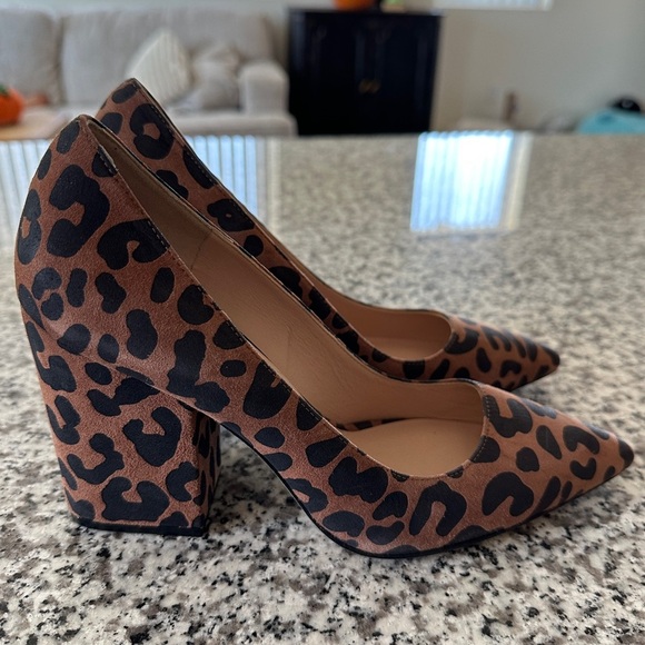 STUART WEITZMAN Cappuccino Ghepardo Suede Leopard Print Pointed Toe Block Heel 6 - Picture 3 of 8